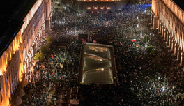 Bie qeveria në Bullgari, Kryeministri jep dorëheqjen pas protestave