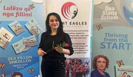 Shqiponjat që mësojnë gjuhën e nënës në