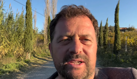 Altini i Mrizit: Një artist që fyen kamerierin në vendin e