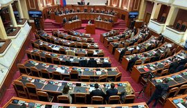 Belinda Balluku merr fjalën në foltore, demokratët braktisin