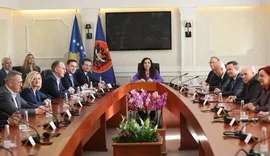 Vjosa Osmani shpërndan Kuvendin e Kosovës, pritet shpallja e