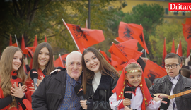 Çiftelia kumbon në shesh! Urimet e shqiptarëve për