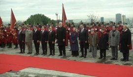 81-vjetori i Çlirimit/ Krerët e shtetit nderojnë