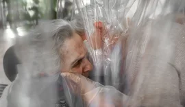 Dhoma e përqafimeve ku Covid-19 nuk mund të përhapej!