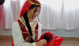 Berati, Vlora, Tirana dhe Shkodra festojnë Nëntorin me art, zeje dhe