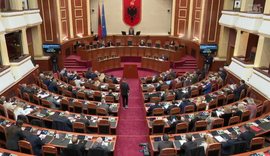 Nis Kuvendi. Sherr mes deputetëve!