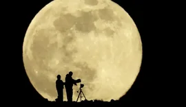 Superhëna e fundit e vitit 2025, fotografohet nga e gjithë bota!