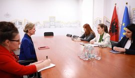 VanHorn takon Kumbaron: Ekspertiza amerikane p&euml;r kurrikula t&euml; reja