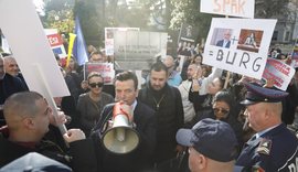 Bra&ccedil;e: Protesta e frikshme e Gones, 90 vet&euml; 2 g&euml;rneta dhe pema