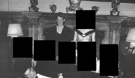 Fotot e reja zbulojn&euml; lidhjet e princit Andrew me Maxwell dhe Epstein