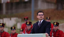 Fake news/ Pirro Vengu u akuzua se ka marr&euml; djalin e tezes