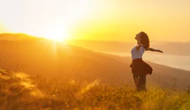 &Ccedil;far&euml; i b&euml;n drita e m&euml;ngjesit trupit ton&euml;!