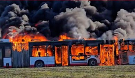 Digjen dhjet&euml;ra autobus&euml; t&euml; rreshtuar n&euml; sektorin Rinia