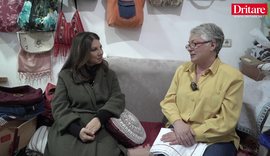 Teuta e Mangalemit q&euml; kthen mbetjet n&euml; art!