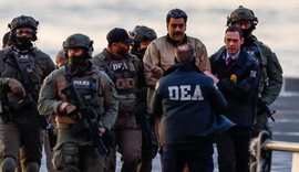 Video/ Momenti kur Maduro dhe gruaja e tij mb&euml;rrijn&euml; me pranga n&euml;