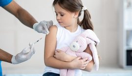 Trump ndryshon rr&euml;nj&euml;sisht kalendarin e vaksinave p&euml;r