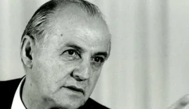 Ju rr&euml;fej dit&euml;t e burgut t&euml; Ramiz Alis&euml;! Flet ish-gardiani i