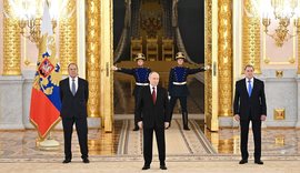 Putin flet p&euml;r paqe diplomatike me Evrop&euml;n, por k&euml;rkon&hellip;