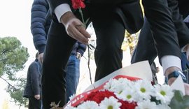 Veliaj kujton 21 Janarin: Gjaku i t&euml; pafajshm&euml;ve th&euml;rret p&euml;r