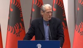 Nes&euml;r protest&euml;/ Berisha mesazh t&euml; rinjve: T&euml; ngrihemi si