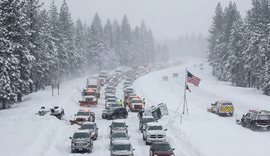 Stuhia e fuqishme p&euml;rfshin SHBA-n&euml;. Bor&euml; e dendur, akull dhe