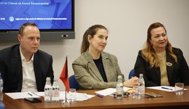 Ministrja Kumbaro: 140 tekste t&euml; p&euml;rdit&euml;suara dhe trajnime