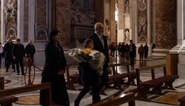 Buqet&euml; tr&euml;ndafilash t&euml; bardh&euml; p&euml;r Papa