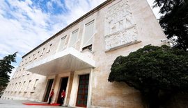 Qeveria miraton indeksimin e pagave p&euml;r administrat&euml;n dhe kategori