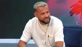 &Ccedil;far&euml; i shkruajn&euml; familjar&euml;t e banor&euml;ve, Luiz Ejllit