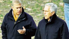 Zbulohen email-et e fundit. &Ccedil;far&euml; ndodhi n&euml; dark&euml;n luksoze