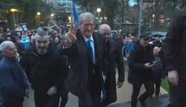 Protesta e PD/ Berisha ende n&euml; selin&euml; blu. &Ccedil;far&euml; po ndodh!