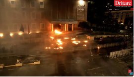 Pamjet live/ Berisha mbaron fjal&euml;n, nisin molotov&euml;t drejt