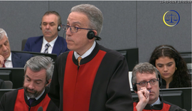 Hag&euml;/ Mbrojtja e Tha&ccedil;it nis fjal&euml;n p&euml;rmbyll&euml;se: