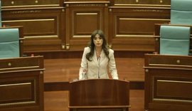 Konstituohet Kuvendi i Kosov&euml;s. Albulena Haxhiu zgjidhet kryetare