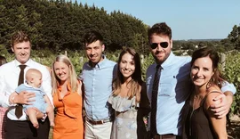 Rast&euml;sia q&euml; bashkoi tre &ccedil;ifte! K&euml;t&euml; histori dashurie