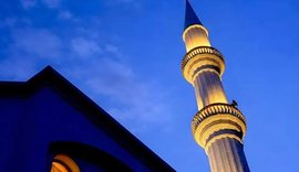 Rama uron besimtar&euml;t mysliman&euml;: G&euml;zuar Muajin e Ramazanit!