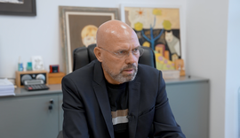 Ironia e Ylli Manjanit: Shp&euml;tuam nga Bordi i Paqes, po me bordin e