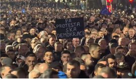 Live/ Nis protesta e Berish&euml;s. &Ccedil;far&euml; po ndodh para