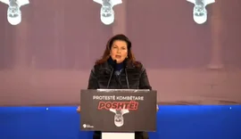 Rajmonda Bulku kujton 20 shkurtin 1991 n&euml; protest&euml;: Mor&euml;m n&euml;