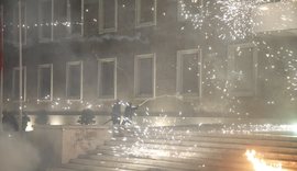 Protesta e dhunshme, policia shoq&euml;ron 25 persona