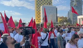 Video/ Nis protesta. Pjes&euml;marr&euml;sit k&euml;rkojn&euml; burg p&euml;r