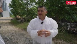 Flet fermeri q&euml; humbi nj&euml; kapanon me derra nga zjarri. Ja