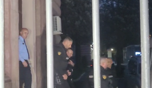 Erion Veliaj del nga Gjykata Kushtetuese, pas 7 orëve! Përshendet: Ju