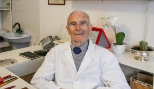 Kardiologu 95-vjeçar që nuk e njeh pensionin: Puna më mban