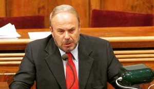 Batutat dhe mençuria politike, anekdota të pathëna mbi Fatos