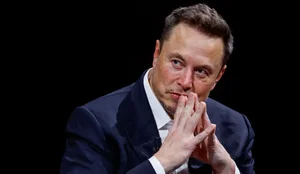 Elon Musk drejt titullit të trilionierit të parë në