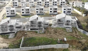 Video/ Shemben me tritoli tri vila në pronësi të ish-deputetit