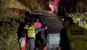 Video/ Aksident në rrethrrotullimin e Novoselës, mjeti përfundon