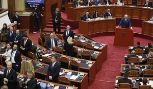 Deputetet e PD i kthejnë kurrizin, Rama në Kuvend: Më mirë