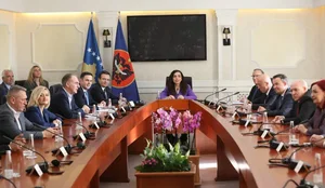 Vjosa Osmani shpërndan Kuvendin e Kosovës, pritet shpallja e